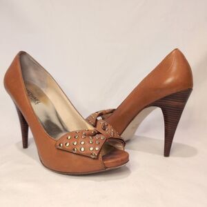 MICHAEL Michael Kors Meredith Studded Bow Pump